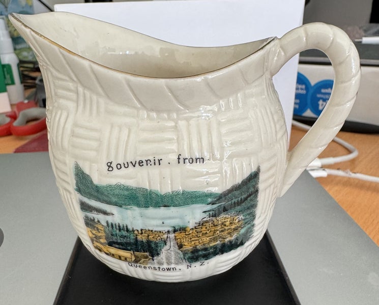 Queenstown Retro Souvenirs Carousel 1