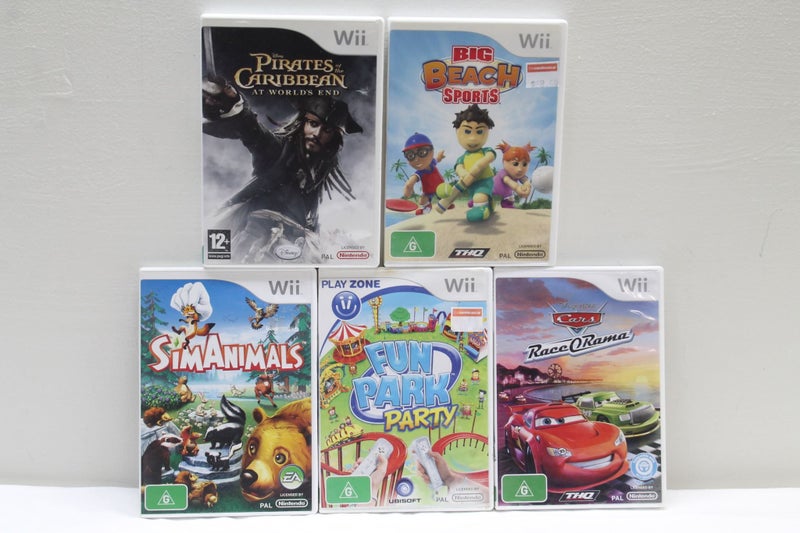 Wii Package: Nunchucks, Remotes & Games Carousel 5
