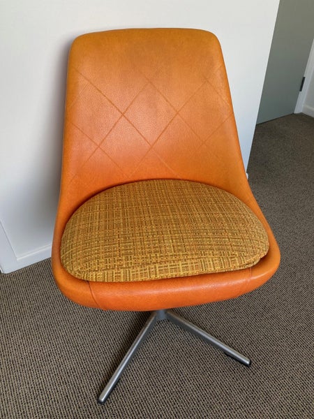 Retro sixties swivel chair Carousel 1