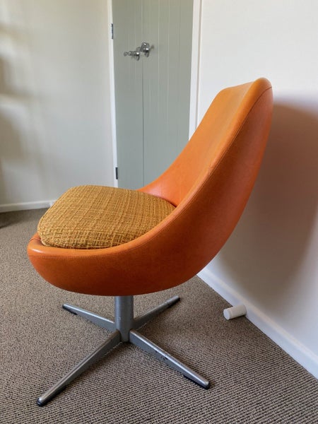Retro sixties swivel chair Carousel 2