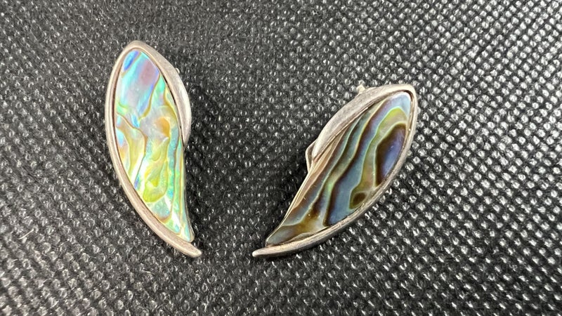 Paid of Sterling Silver & Paua New Zealand Clip on Earrings by Ariki - Lot E744 Carousel 1