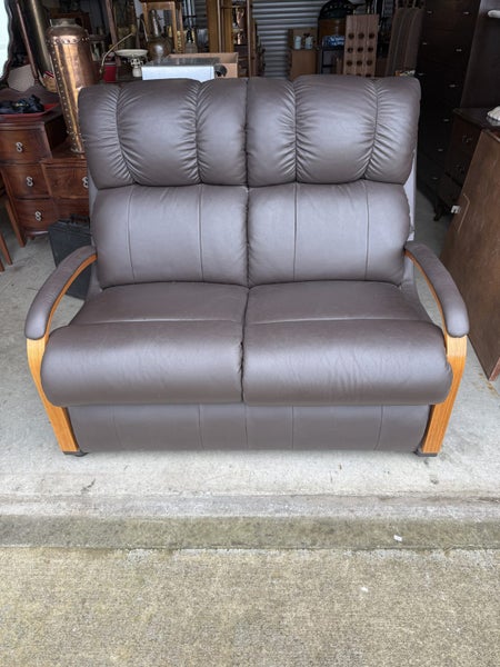 La-Z-Boy Harbor Town Oak 2 Seater Leather Sofa Carousel 1