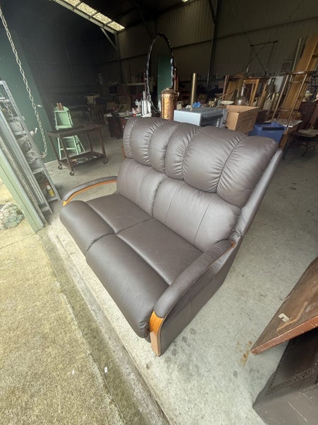 La-Z-Boy Harbor Town Oak 2 Seater Leather Sofa Carousel 2