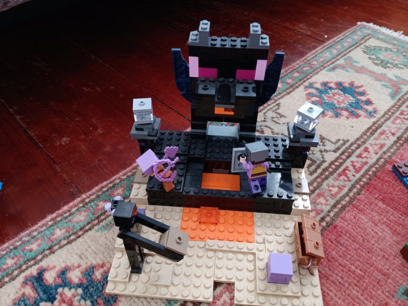 The End Arena 21242 | Minecraft lego Carousel 1