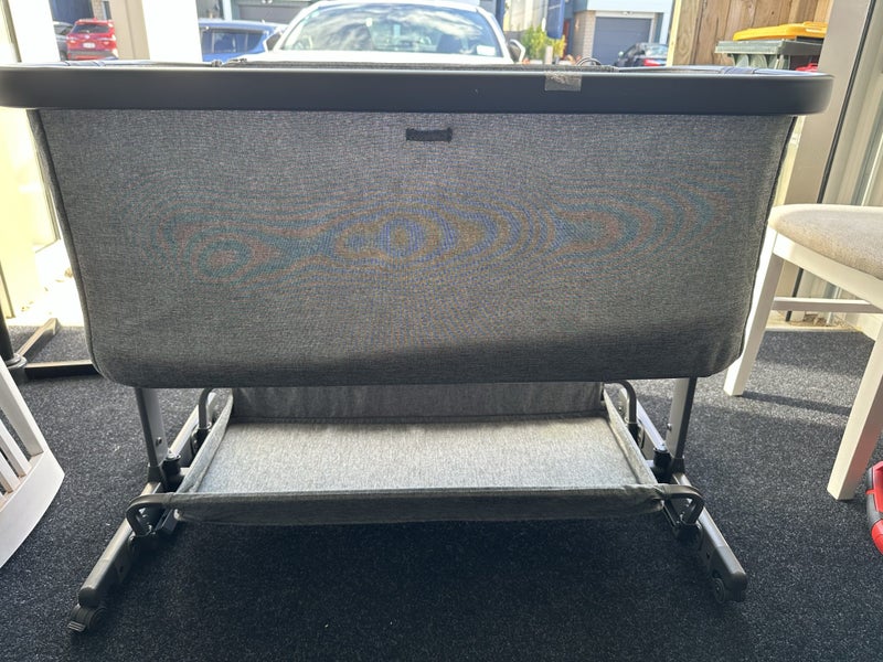 Baby factory sleeper bassinet with mattress.63616031938691113