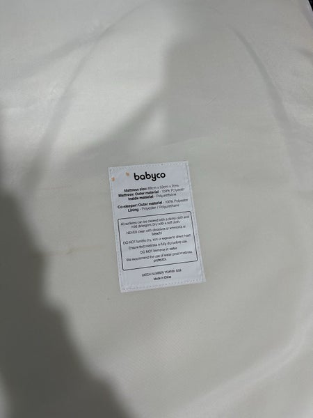 Baby factory sleeper bassinet with mattress.63616031938691114