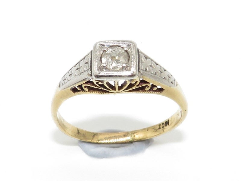 Attractive 18ct White Gold Ring set with a Solitaire Diamond Carousel 1