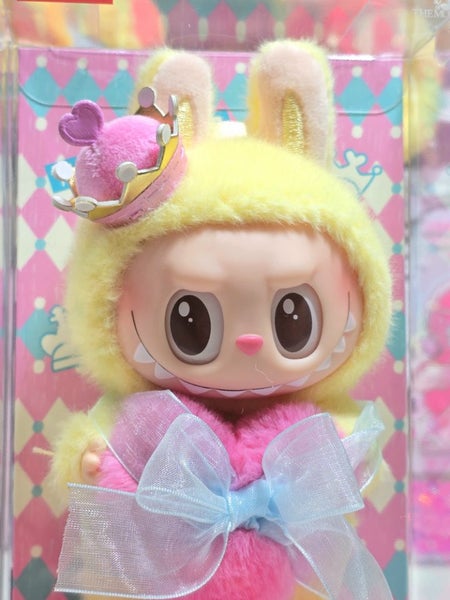 Kararumii popmart labubu Let's Checkmate Queen Labubu Carousel 1