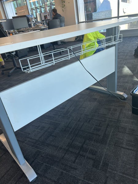 Electric sit stand desk Carousel 2