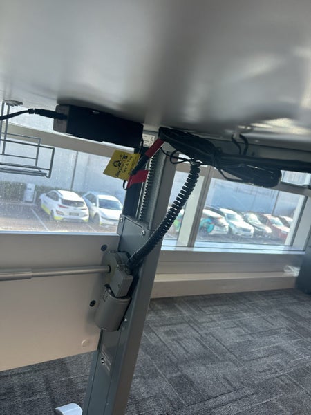 Electric sit stand desk Carousel 6
