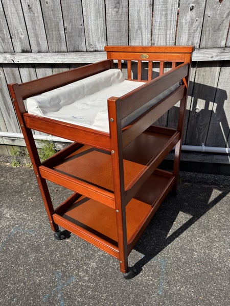 Jolly Jumper change table Carousel 1