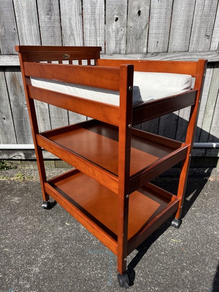 Jolly Jumper change table Carousel 2