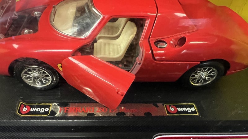 1/24 Bburago Ferrari 250 Le Mans RED in Original Box - Lot W497 Carousel 2