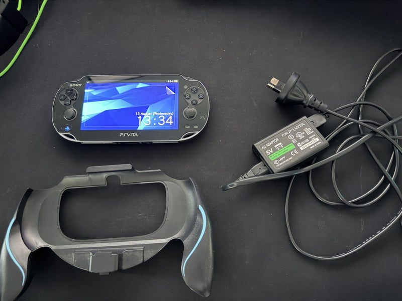 PS VITA OLED Carousel 1