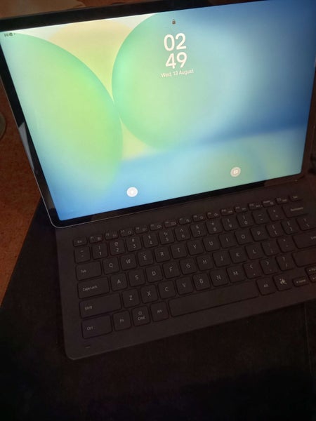 Samsung S10FE+ (grey) - Slim Keyboard Book Cover (black) and S Pen included Carousel 6