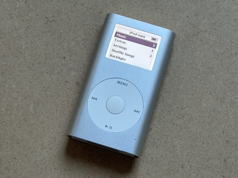 Silver iPod mini - 4GB Carousel 1