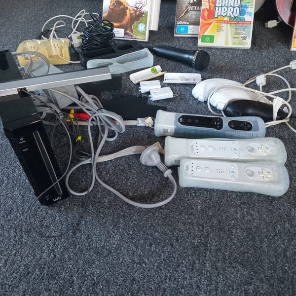 Wii Bundle + accessories + games Carousel 4