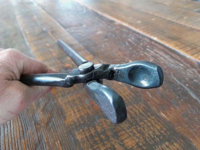 Farrier Tongs (to hold Flat Stock) Carousel 1