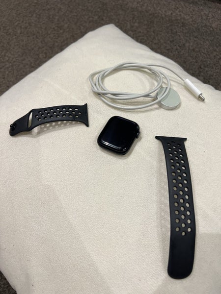 Apple Watch Series 7 Nike edition GPS 41mm Carousel 2