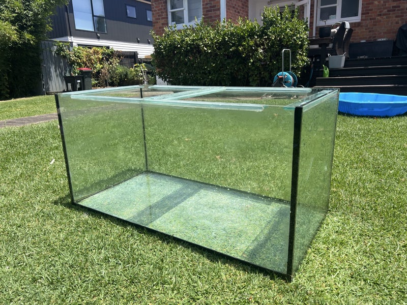Large aquarium with wooden stand and free heater and filter Carousel 2