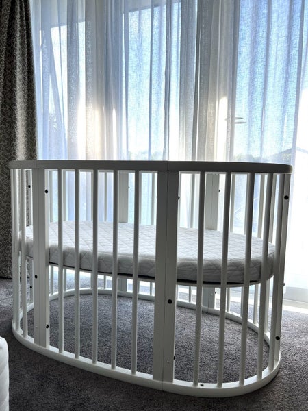 Stokke Bassinet and Cot with bedding - great 1st baby bundle!63616055737345112