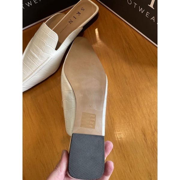 Skin Footwear Size 40 Iowa Leather Flat Mules in White Croc Carousel 2