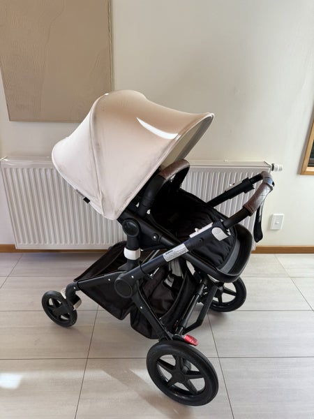 Bugaboo Fox 2 Pram + Bassinet + Wheelie Board & Accessories Carousel 2