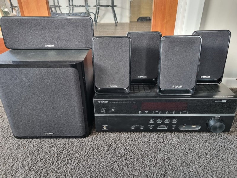 **Yamaha HTR-3067** 7-piece Surround sound system636161914273311118