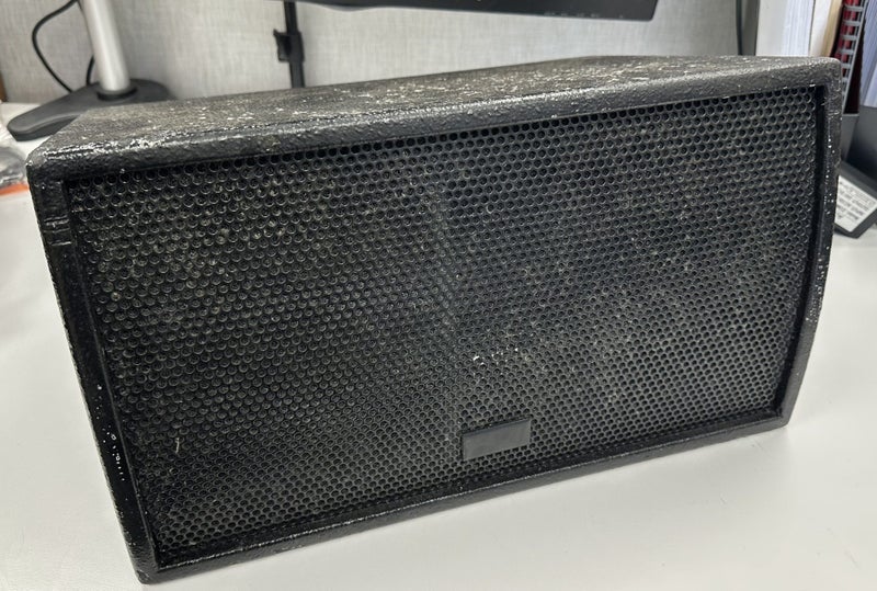 GrooveTech GT8 800W Speaker With Bracket ~Low Reserve~ (B15 Shelf) Carousel 1