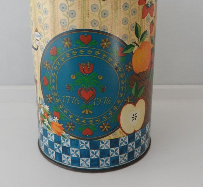 1976 HALLMARK BICENTENNIAL TIN Carousel 1