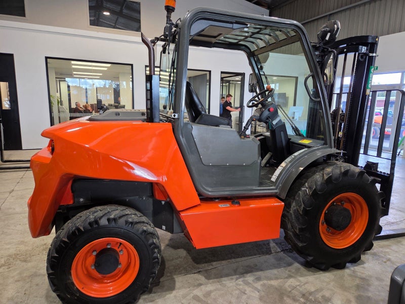 AUSA C251 2.5 Ton All Terrain Forklift Carousel 2
