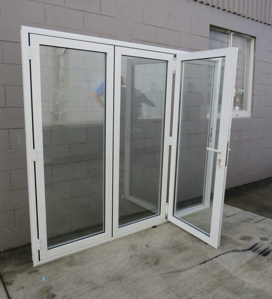 NEW WHITE ALUMINIUM DOUBLE GLAZED BIFOLD DOOR:2000H x 2400W Carousel 3