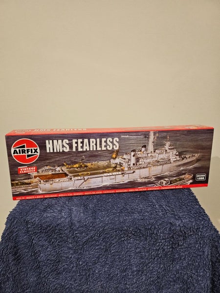 AIRFIX HMS FEARLESS MODEL Carousel 1