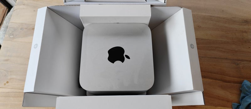 Mac Studio M1 Ultra 128 Gb Studio Set up Carousel 5