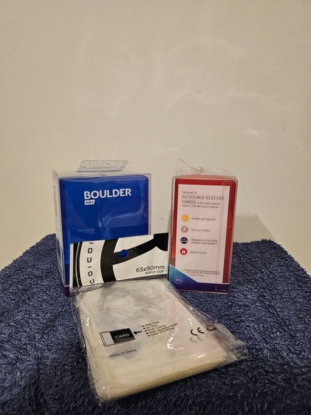 2X HARD CARD HOLDERS & SLEEVES Carousel 2