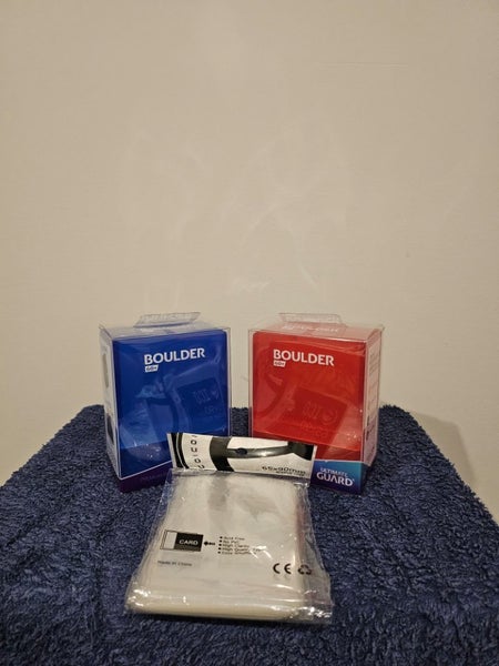 2X HARD CARD HOLDERS & SLEEVES Carousel 1