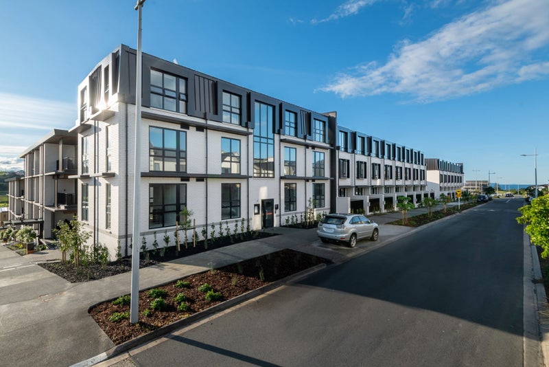 Light Filled & Brand New by the Beach63898114086403113