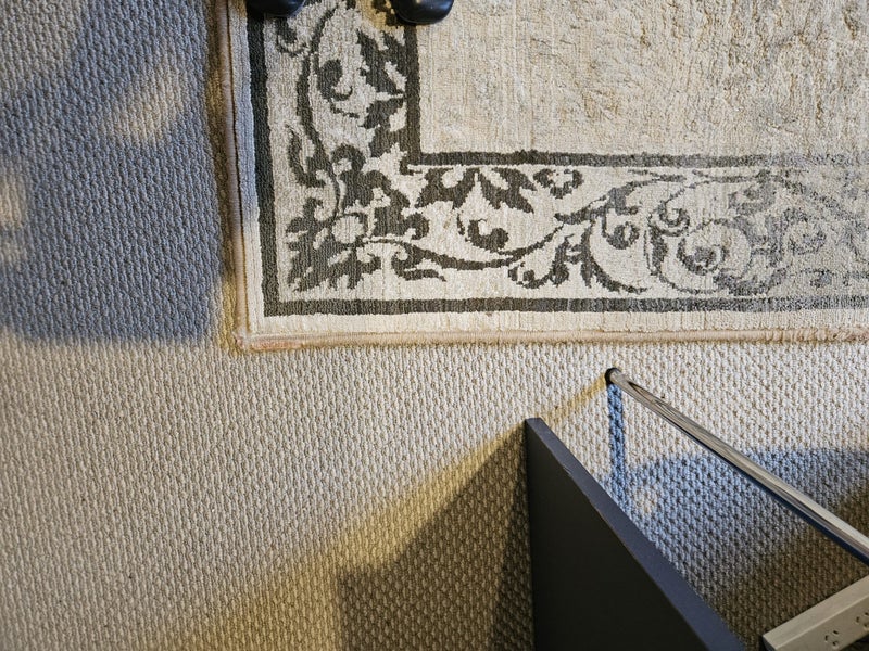 Tasteful dense rug -soft neutral colours- 1.5x1.2m, 6kg Carousel 7