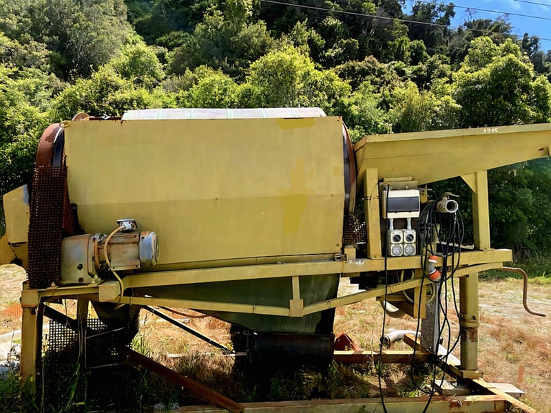 Gold Screen - 1200mm Electric Carousel 1