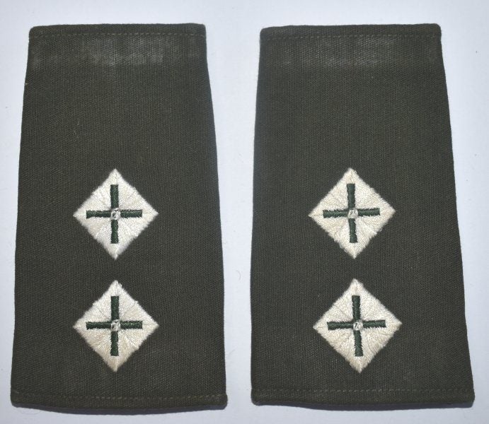 NZ ARMY LIEUTENANT SHOULDER STRAPS – DACRON Carousel 1