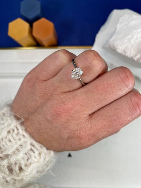 $1 RES ~ $1880 Retail * 1.05ct White Diamond Oval Cut VS263621285192067112