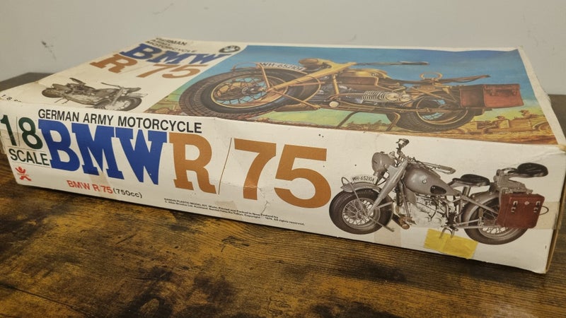 1/8 BMW R/75 German Army Motorcycle - Bandai Vintage Kitset Carousel 3