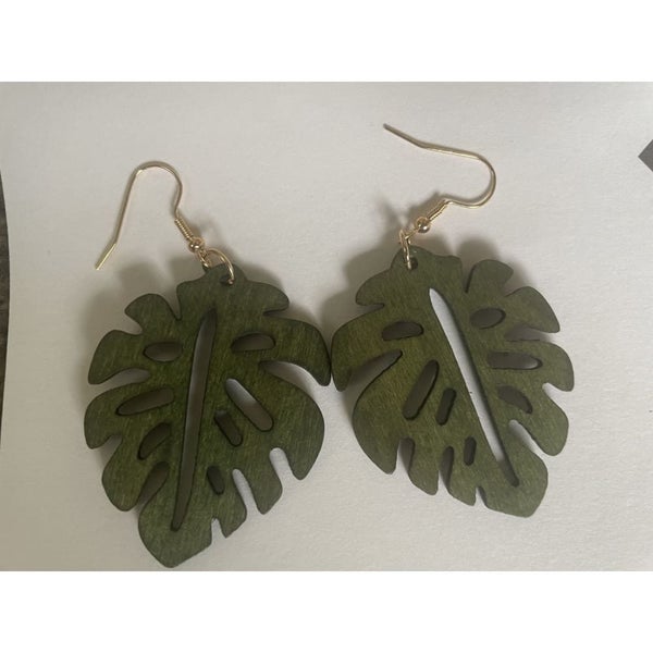 Wooden Monstera Leaf Earrings Carousel 1