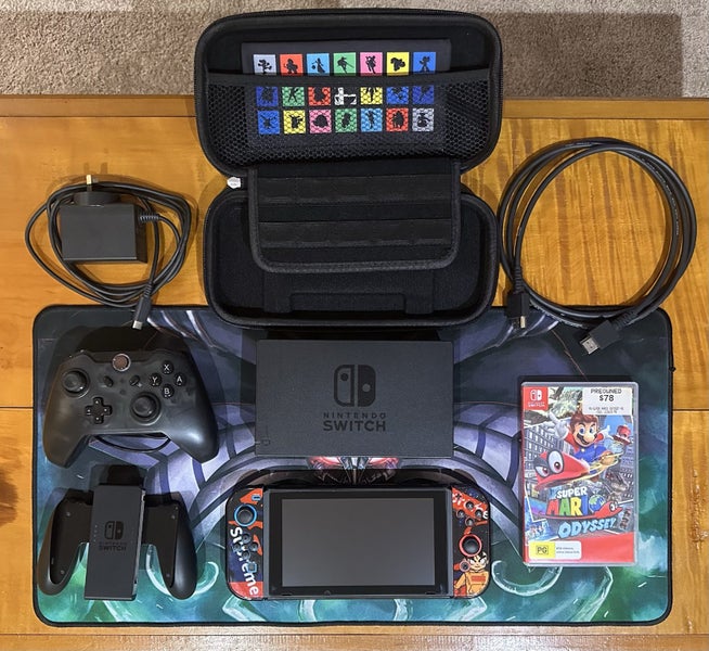 Nintendo Switch Bundle – Excellent Condition Carousel 1
