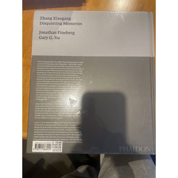 Zhang Xiaogang: Disquieting Memories64296281975170112