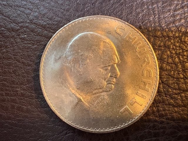 United Kingdom coin - Churchill Crown (uncirculated) Carousel 2