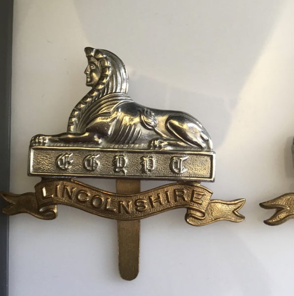 Two Lincolnshire Regiment Slider Cap Badges Carousel 2