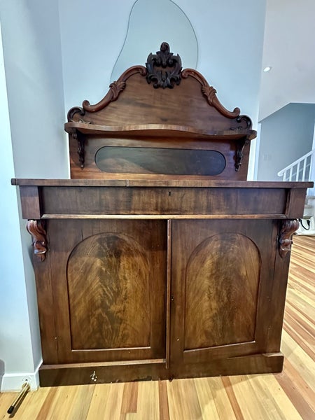 Vintage Antique Wooden Sideboard with Ornate Detailing636165027445791112
