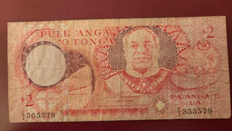 TONGA 2 Pa'anga banknote 1995 Carousel 1