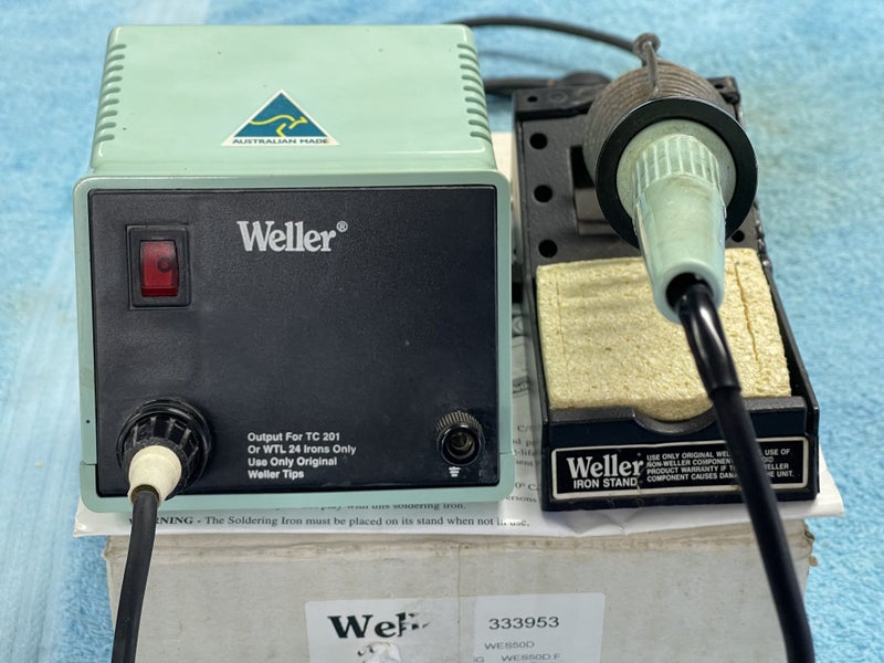 WELLER SOLDERING STATION Carousel 1